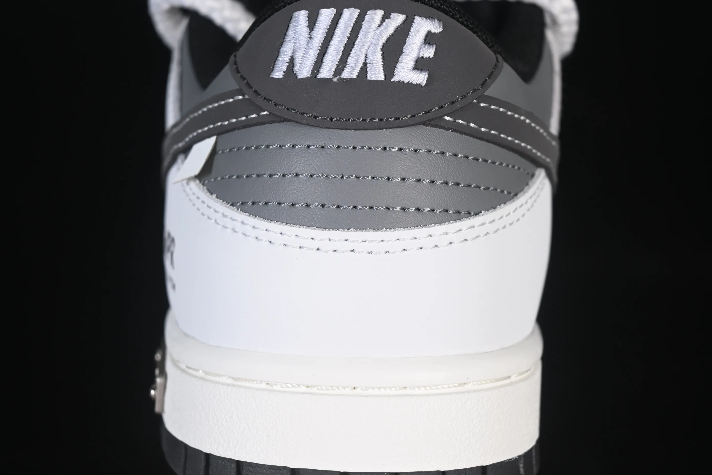 All Categories Nk SB Dunk Series Nk SB Dunk Low High-end Customized Low-top Shoes Nike SB Dunk Low "Just Do It" Straps Anniversary High-end Customized Low-top Casual Shoes WB0510-064